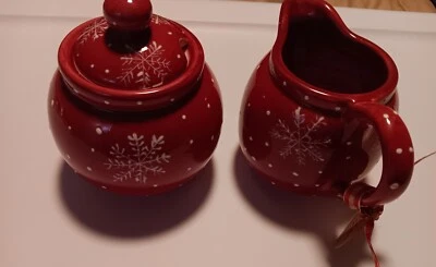 Laurie Gates Ware Cerámica Rojo/Copo de Nieve Crema y Azúcar Set Foto 1 de 4