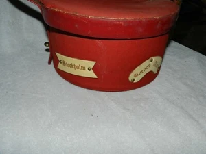 Vintage Ladies Hat Box Red With Handle 1950 Vinyl & Cloth With Fur Hat - Picture 1 of 10
