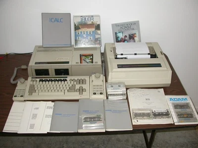 Computadora familiar Coleco ADAM en funcionamiento sistema de dos unidades con programas y juegos Foto 1 de 4
