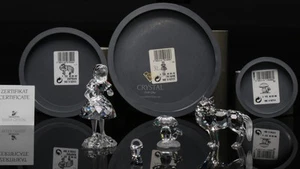 Figura SWAROVSKI Caperucita Roja + Lobo + Setas 191695 + 207549 + 1119206 - Imagen 1 de 6