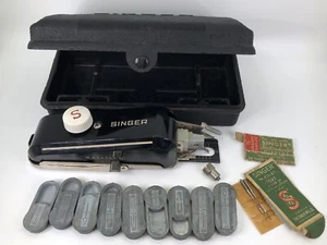 Vintage Singer Buttonholer 160506 w/Case, 9 Templates & 2 No. 18 Needles Kit - Picture 1 of 11