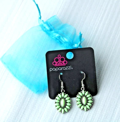 Pendientes de moda Paparazzi verde claro geométricos ovalados Foto 1 de 2