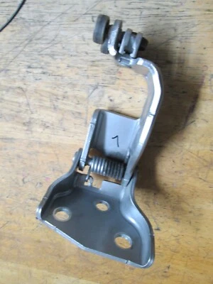 2013 NISSAN QUEST REAR DRIVER LEFT SLIDING DOOR TRACK ROLLER W/BRACKET OEM - Image 1 of 4