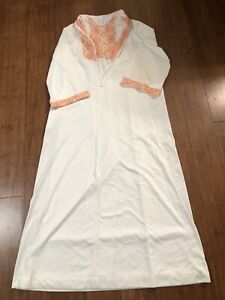 Vintage  Nightgown   And  Robe Set White With Salmon Embroidery Zip / Buttons