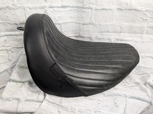 Le Pera - LSM007 - Bare Bones Solo Seat, Pleated - Picture 1 of 12