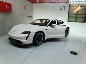 1:24 Porsche Taycan Turbo S Électrique Éco Diecast Maquette Voiture Blanc Tesl