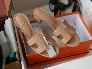 HERMES OASIS WOMEN PERLINO BEIGE SANDALS - Picture 1 of 9