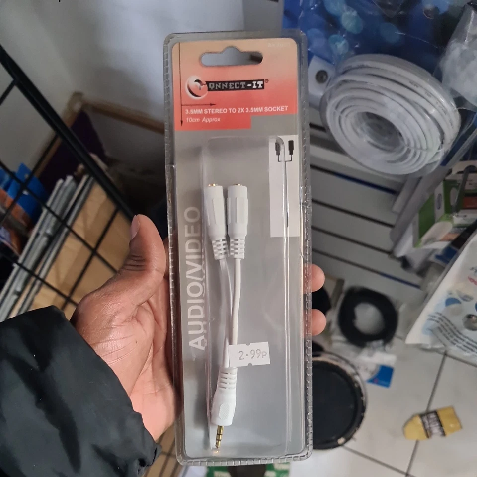 3.5mm Stereo to 2 x 3.5mm Sockets - Audio/Visual - Approx 10cm long - AV2021 NEW - Image 1 of 1