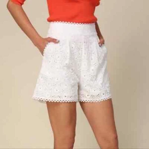 Pantalones cortos Line and Dot blancos con ojales nuevos sin etiquetas talla M - Imagen 1 de 7