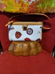 🌺Dooney & Bourke MLB WASHINGTON NATIONALS Baseball Wristlet Wallet (NICE) 🌺 - Picture 1 of 21
