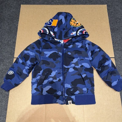 Chaqueta acolchada BAPE Kids By “A BATHING APE” azul camuflaje talla 110 [USADA] Foto 1 de 4