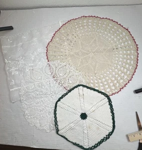 Crocheted Doilies And Lace Table Runner Some Stains On Some Set Of 4 - Picture 1 of 10