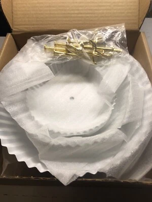 Круглая 3-уровневая подставка для торта из белого металла Hortican (золотой олень) - Изображение 1 из 4