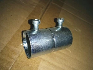 (Lote de 25 piezas) Juego de accesorios de conducto tipo tornillo de acero EMT de 3/4" - Imagen 1 de 2