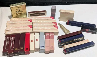 Gran Lote De 32 Maquillaje De Colección Avon Años 70-90 Ojos Labios Retirado Nuevo De Lote Antiguo Foto 1 de 4