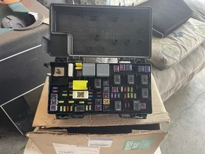2008-2016 Fuse Box Chrysler Town & Country - Picture 1 of 6