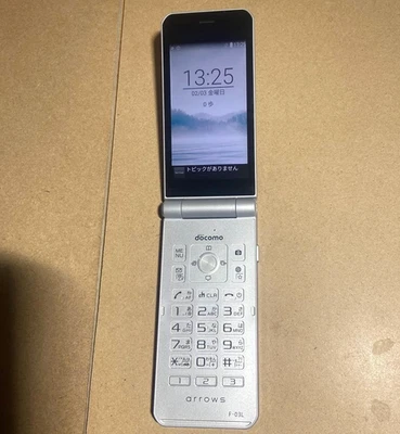 Fujitsu F-03L Silver Flip Phone Keitai SIM sbloccato 4G Android dal Giappone - Immagine 1 di 4