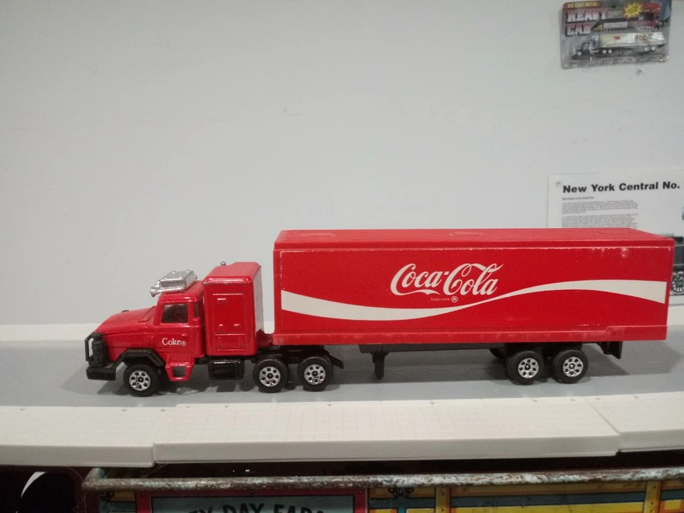 Corgi Coca-Cola Promo Tractor Trailer Truck #3300C  Back doors open & close - Image 1 of 4