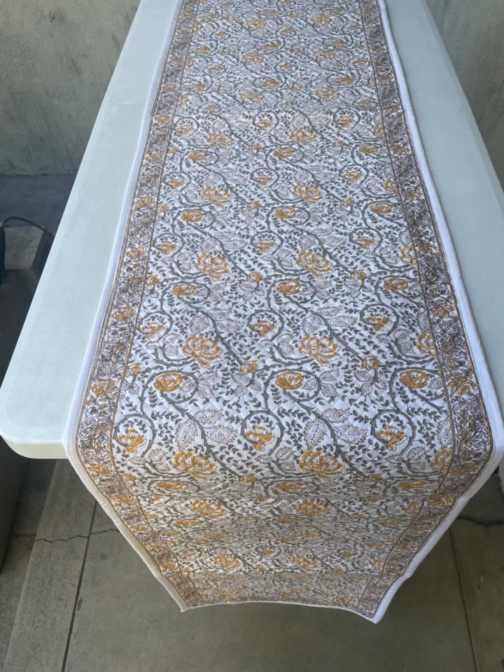 Corredor de Mesa Williams Sonoma Amarillo Crema Blanco Floral 104" x 16 1/2" Foto 1 de 4