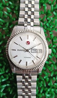 NICE & RARE VINTAGE RADO VOYAGER AUTOMATIC 17 JEWELS SWISS MADE GENT WATCH - Image 1 of 4