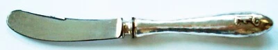 SHREVE & COMPANY - CUCHILLO DE MANTEQUILLA DE PLATA MARTILLADO ANTIGUO - MONO "E" Foto 1 de 3