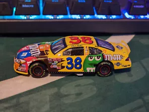 ELLIOTT SADLER 2003 M&M'S NASCAR 1/64 LOOSE - Picture 1 of 1