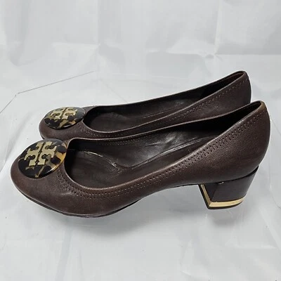 TORY BURCH AMY 7.5 M COCONUT BROWN GOLD T LOGO BANDED BLOCK MID HEEL PUMPS - Image 1 of 4