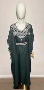 Eleganter smaragdgrün bestickter marokkanischer Kaftan für Eid Nikah Geschenk - Bild 1 von 5