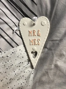 Mr & Mrs Ceramic Hanging Sign Plaque Wedding Gift Anniversary Present Heart Cute - Picture 1 of 10