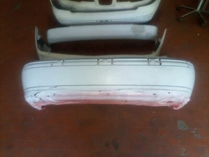 SEAT CORDOBA PARAURTI POSTERIORE BUMPER NUOVO ORIGINALE 6K0807421C - Picture 1 of 8