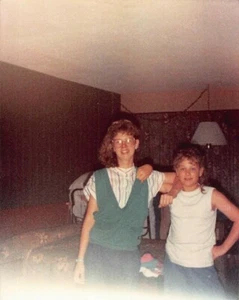 Vintage 80er Farbfoto 80s schöne junge Teens Geschwister Schlafzimmer #25 - Bild 1 von 2