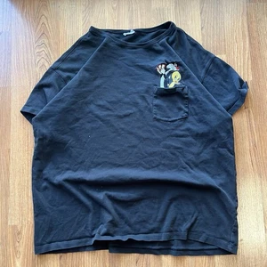 Y2K Embroidered design looney toons pocket tee | size L - Picture 1 of 5