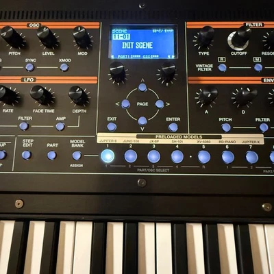 Roland JUPITER-Xm, mobiles Multi-Synthese Synthesizer Keyboard - OVP, neuwertig - Bild 1 von 4