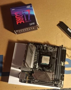 GIGABYTE Z390 AORUS PRO LGA 1151 ITX Mainboard CPU 9700k 64GB DDR4 RAM - Bild 1 von 4