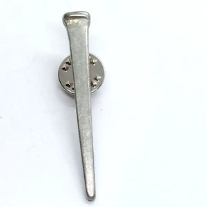Nagelpfahl Anstecknadel Brosche silberfarben Revers Sammlerstück - Bild 1 von 3