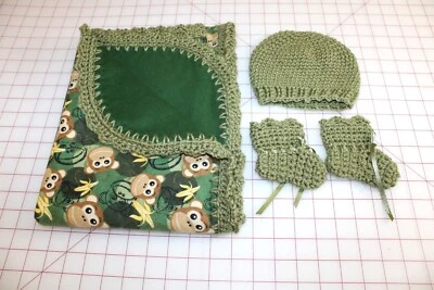Monkey Banana Flannel Baby Blanket Set with Hat, Booties.  Crocheted Edges Foto 1 de 4