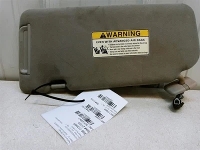 Parasol derecho pasajero Kia Sedona 2006-2012 con luz fabricante original usado probado  Foto 1 de 4