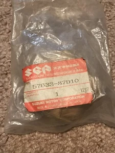 Suzuki Genuine OEM Propeller Nut Spacer 57633-87D10 New Old Stock. D - Foto 1 di 6