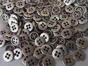 200 MATTE SILVER European Metal Buttons 11.5mm 18L Shirt Size 4hole - Picture 1 of 2