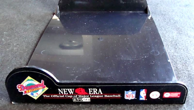 CIRCA 1990S NUEVA ERA "COLECCIÓN DE DIAMANTES" GORRA Y SOMBRERO PLÁSTICO BANDEJA DE EXHIBICIÓN DE LISTONES Foto 1 de 4