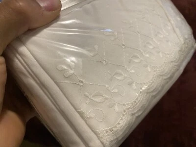 Martex Morgan 蕾丝全新/旧库存 (104455592)- 4 件套-白色-特大号 — 第 1/4 张图片