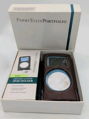 Mini estuche de cuero marrón para iPod Perry Ellis Foto 1 de 3