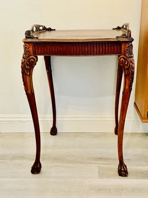 Vintage Mahogany Chippendale Revival Side Table Carved shell knees / Claw Feet  - Image 1 of 4