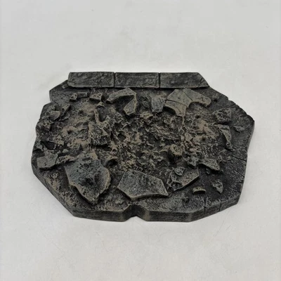 HULK BASE ONLY SELECT TOYS 2008 MARVEL! - Image 1 of 4