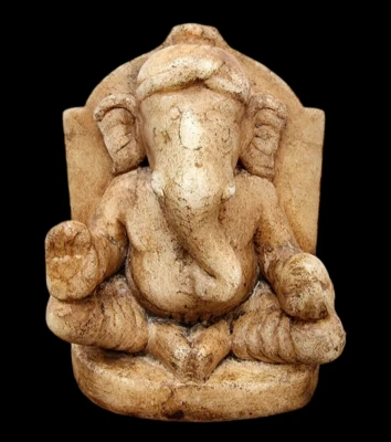 Antigua escultura de estatua de dios elefante Ganesha hecha a mano de piedra de mármol antigua de la década de 1850 Foto 1 de 4