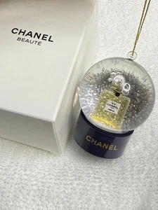 Chanel 2025 Holiday N°5 Mini Schneekugel Limited Edition Japan - Bild 1 von 4
