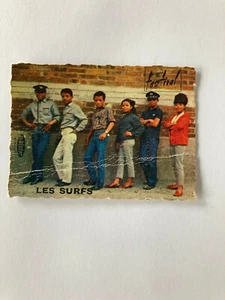 PETITE CARTE LES SURFS devant mur PROMO BISCOTTE AMIENOISE L16 - Picture 1 of 2