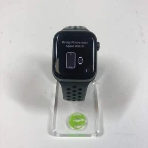 GPS Only Apple Watch SE 1st Gen 44MM Black Aluminum Black Nike Sport Band - Photo 1 sur 5