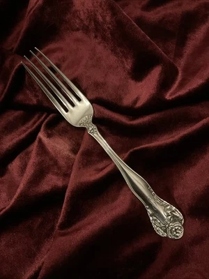 Hermosa horquilla de ley Art Nouveau Stratford by International 6 3/4 mono “P” Foto 1 de 4