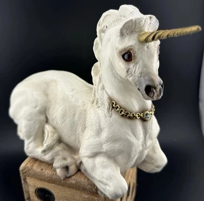 Windstone Editions Unicornio TIENE CHIP EN LA OREJA LEER Foto 1 de 4